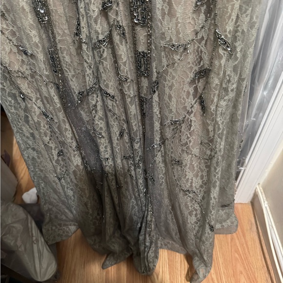 NWT Ivonne D for Mon Cheri 119D42 beaded lace trumpet gown - Picture 12 of 15